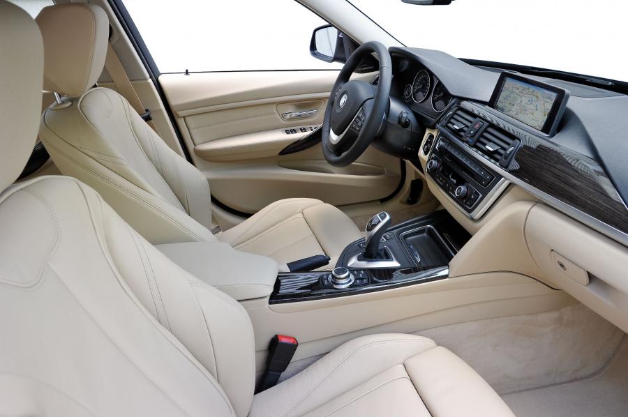  BMW 328i Touring Luxury 2012 года  (фото 25 из 200)